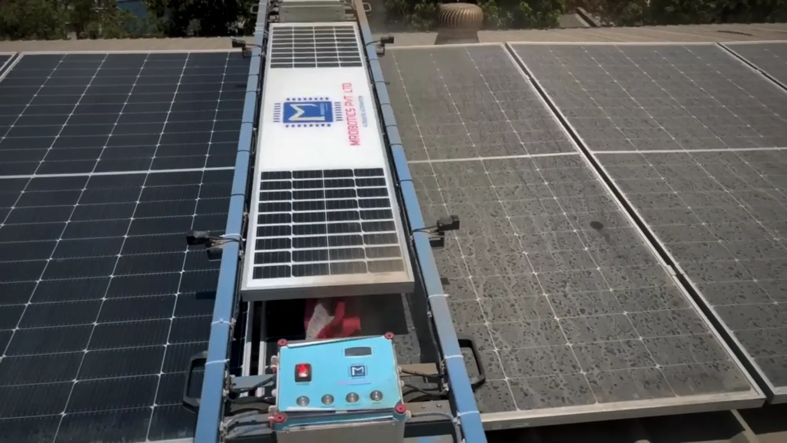 Solar Glide robot between clean panels on the left and dusty panels on the right